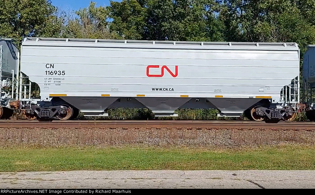 CN 116935